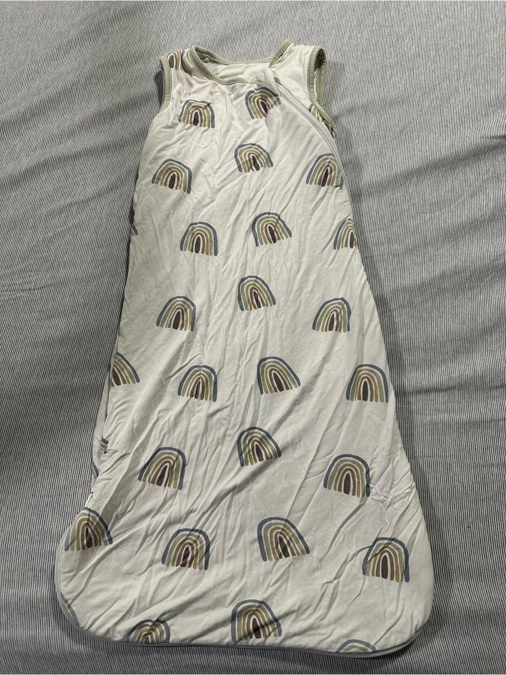 Kyte BABY White Sleep Sack with Blue and Tan Rainbows